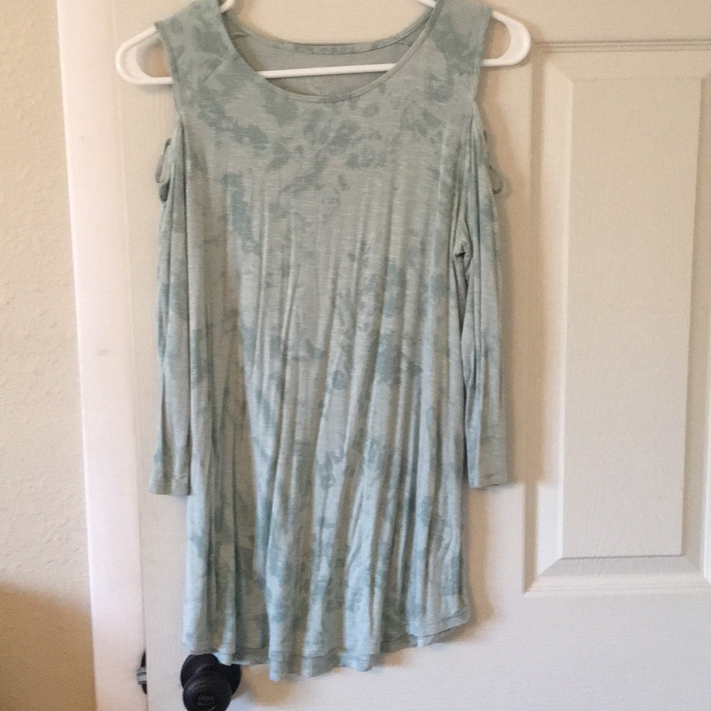 Off shoulder shirt